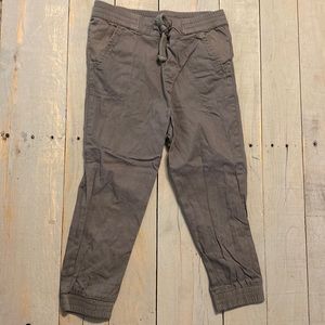 Boy pants size 5, grey joggers. GUC